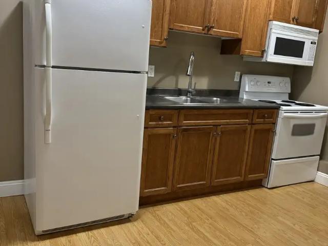 Cozy Ground Level 1 Bedroom Suite for Rent l
