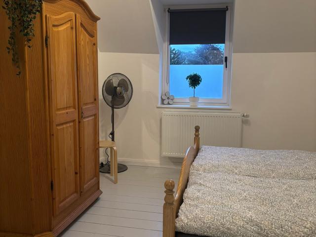 Cozy holiday apartment with private entrance near Speldorfer Wald, Mulheim an der Ruhr Amsterdam Apartments for Rent