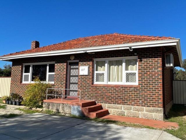 Cozy Home in Queens Park!