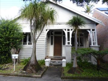 Cozy home in The Junction