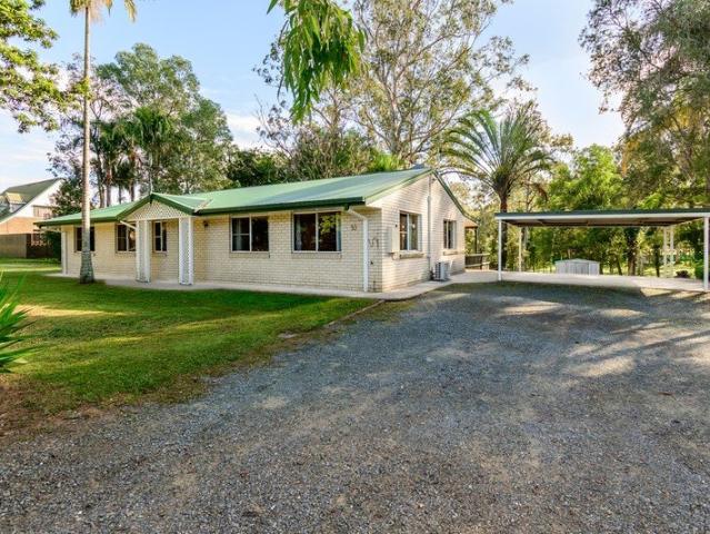 Cozy Home + Massive Shed + Prime Location on 8,002m2