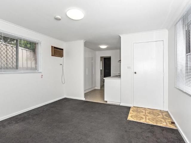 Cozy Home with with Granny Flat: Perfect Multigenerational Living