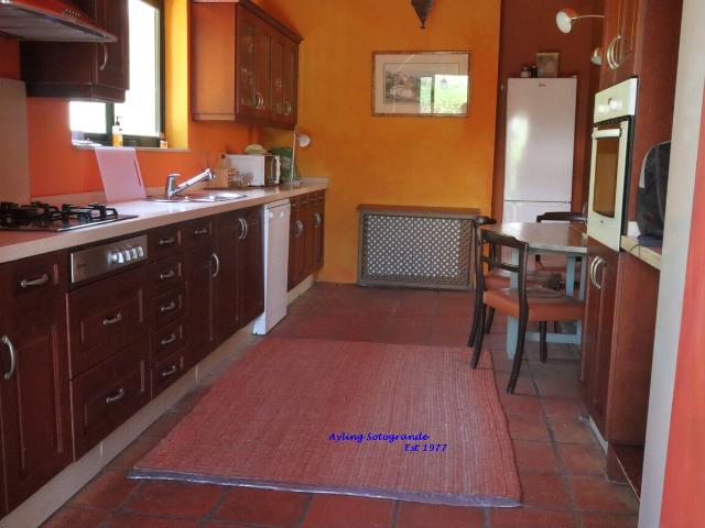 Cozy house with 4 bedrooms and 4 bathrooms, facing south and located in the prestigious Sotogrande Alto