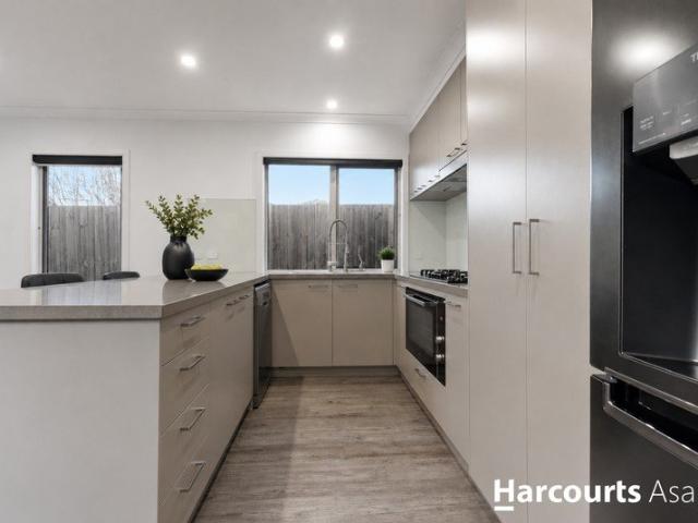 Cozy Living in Cranbourne's Heart!