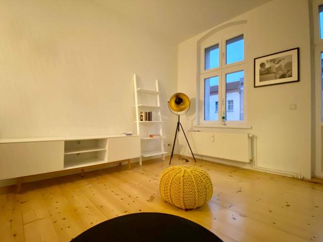 Cozy, lovingly furnished apartment in the center of Friedrichsfelde, Berlin Amsterdam Apartments for Rent