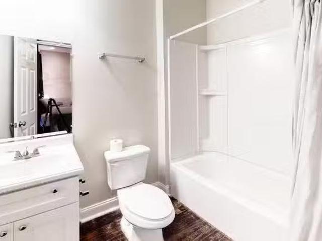 Cozy Pad Near Vine City – Steps from Transit & Colleges! id..