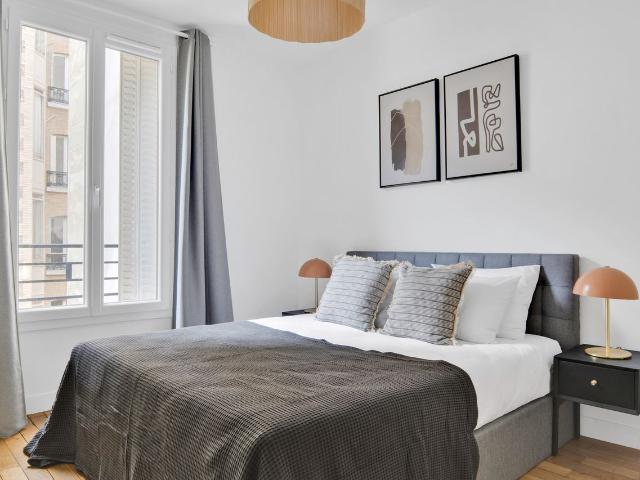 Cozy Paris Retreat with Stunning City Views, Paris Amsterdam Apartments for Rent