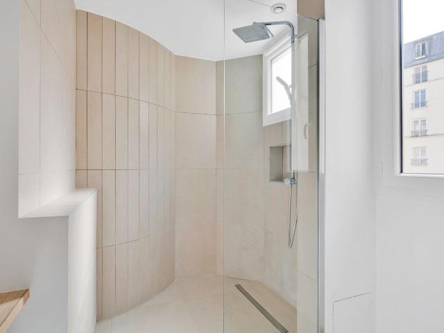 Cozy Paris Retreat with Stunning City Views, Paris Amsterdam Apartments for Rent
