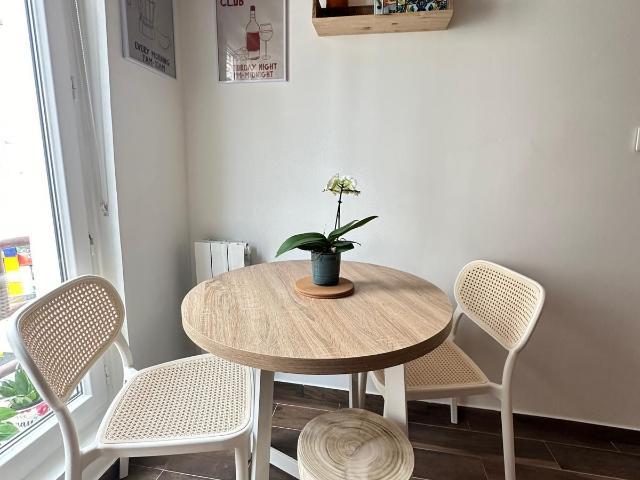 Cozy Parisian flat near Montmartre, 2mins from metro, Paris Amsterdam Apartments for Rent