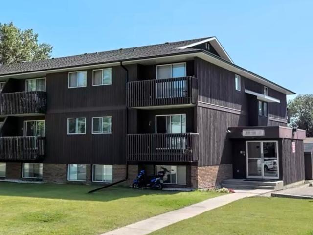 Cozy, Pet Friendly 2nd Floor Living on Michener Hill!