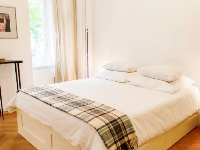 Cozy, pretty home Cozy & Sunny apartment in Prenzlauer Berg. Private Terrace in Berlin’s Best Location, Berlin Amsterdam Apartments for Rent