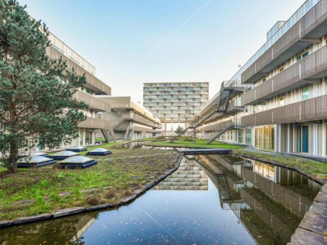 Cozy private room in a 2 bedroom apartment located in front of Kraaiennest Metro Station