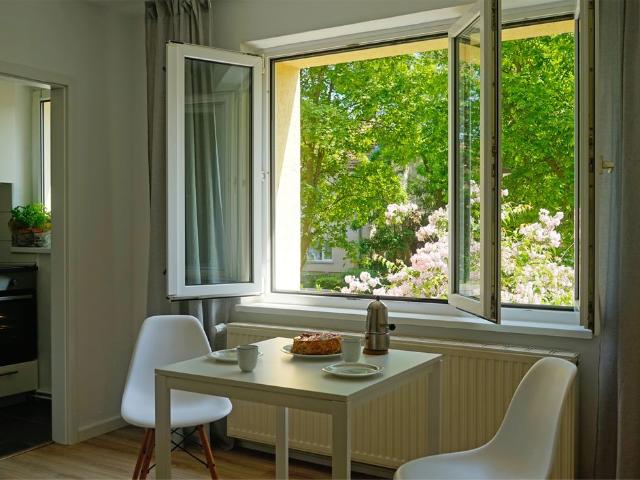Cozy, quiet apartment, conveniently located, Berlin Amsterdam Apartments for Rent