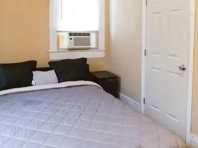 Cozy & Renovated Atlanta Home – Exceptional Host Support Secur.
