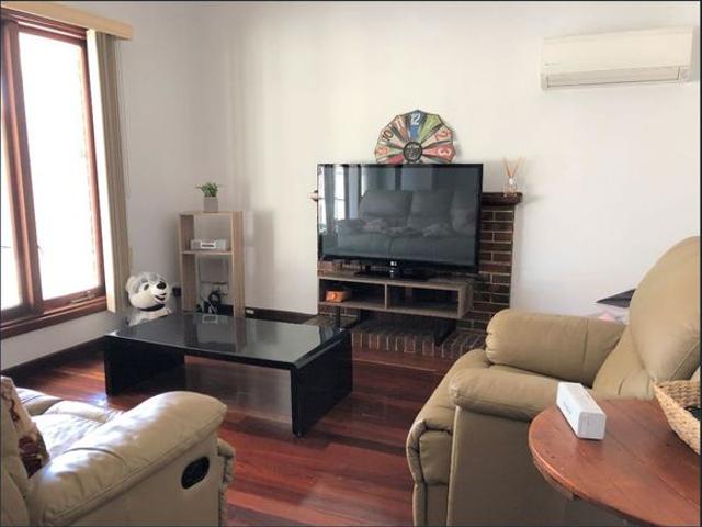 Cozy Riverside Home in Rossmoyne & Applecross SHS zones