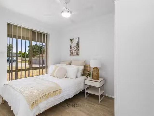 Charming ROOM 2 Camm Place, Waikiki, WA 6169