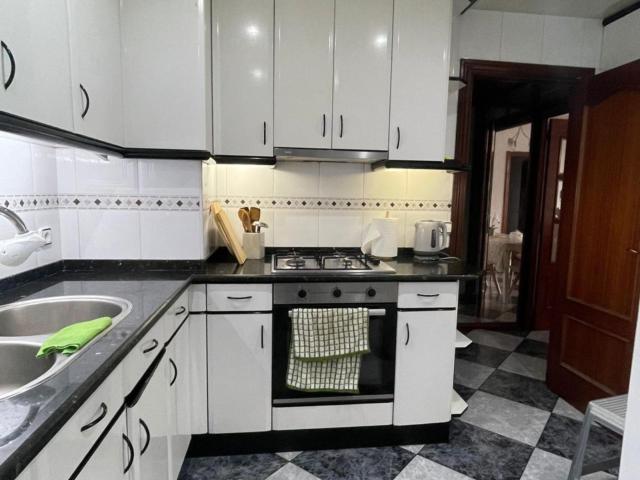 Cozy room in a quiet family apartment close to Provençana metro station
