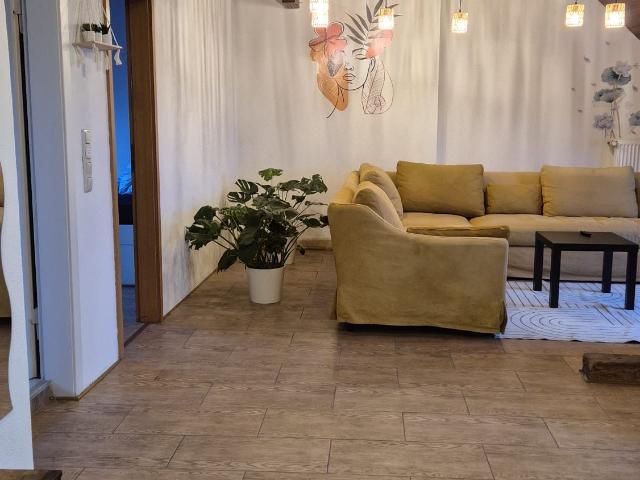 Cozy Rooftop Retreat: 2 Bedrooms & Great Views, Central Essen, Essen Amsterdam Apartments for Rent