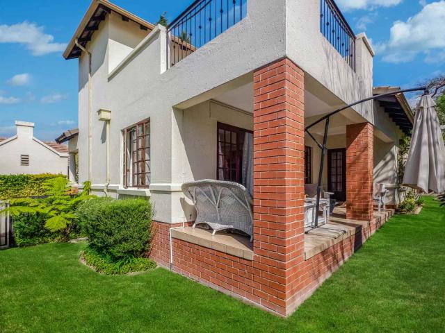 COZY STAND ALONE DUPLEX HOME ON A SUNNY BLOCK, IN A FAB LOCATION