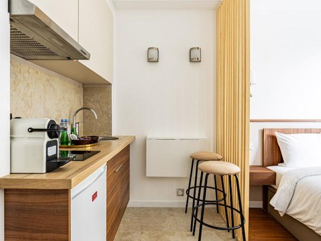 Cozy Studio with AC near the Eiffel Tower, Paris Amsterdam Apartments for Rent
