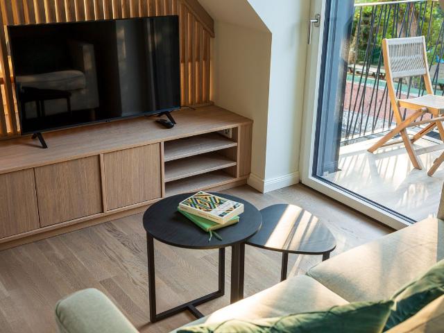 Cozy studio with treetop views, Vienna Amsterdam Apartments for Rent