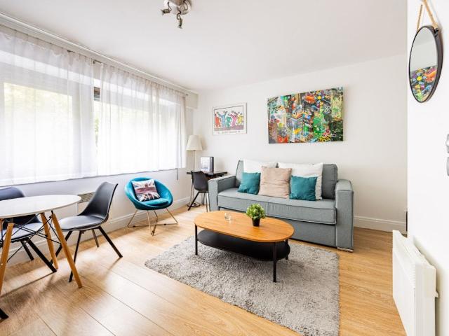 Cozy Studio for 4 in the Golden Triangle Near Champs Elysées