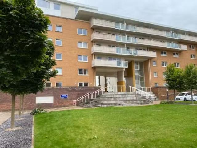 Cozy Studio flat for rent in Hanson Court, Century Wharf, Card.
