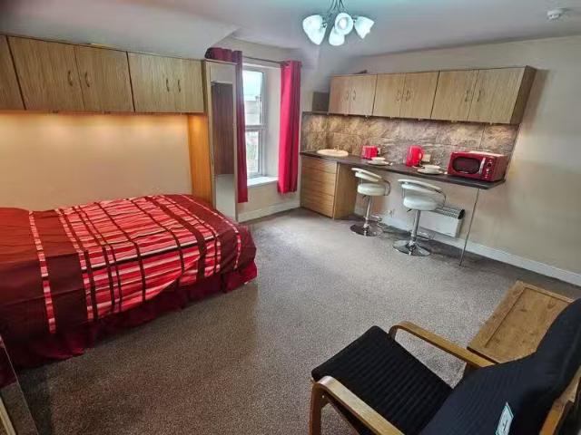Nice Studio flat for rent in Lodge Road, Kingswood, Bristol, B.