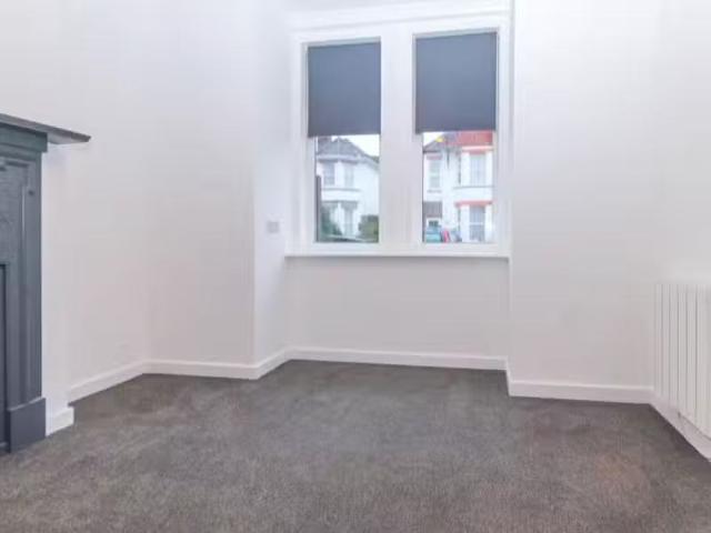 Cheap Studio flat for rent in Parkwood Road, Southbourne, Bo.