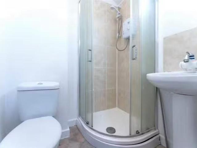 Just in! Studio flat for rent in Railway Road, Newhaven, East.
