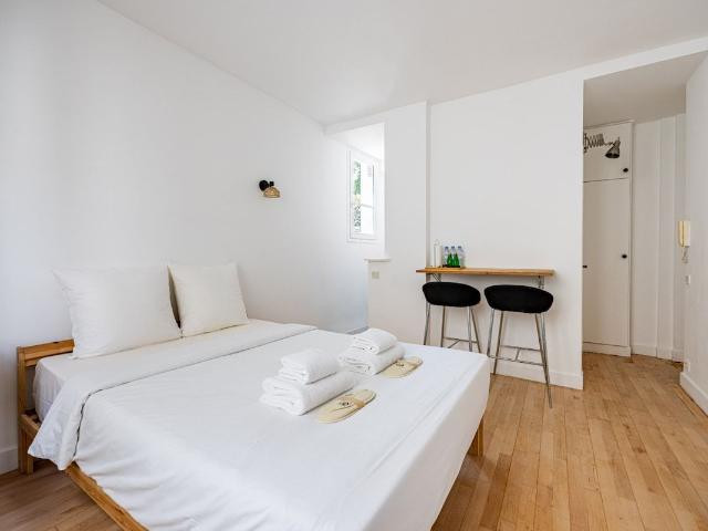 Cozy Studio in the Heart of the Marais, Paris Amsterdam Apartments for Rent