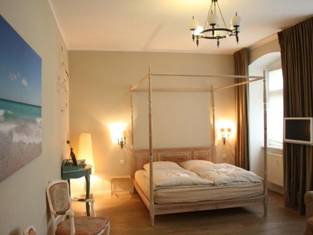 Cozy studio loft in the quiet backyard, Berlin Amsterdam Apartments for Rent
