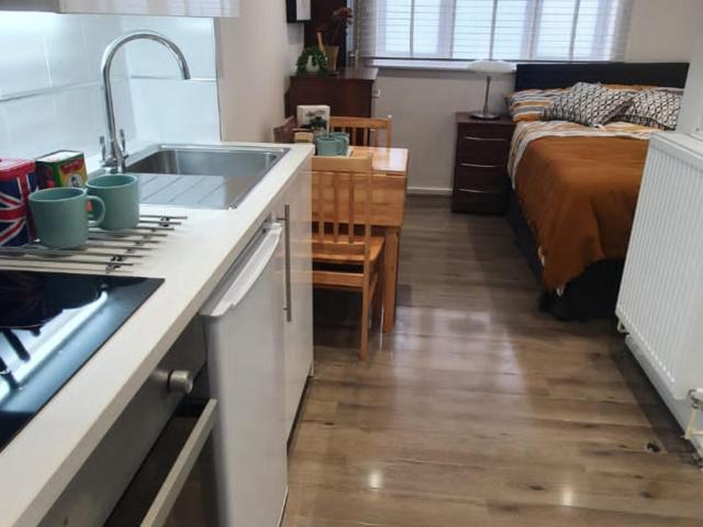Cozy Studio near Queen's Park Metro Has an Apartment