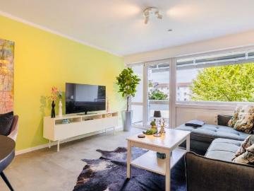 Cozy & Stylish Stay Near Downtown with Balcony & View. Time for relaxing!