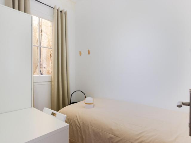 Cozy SINGLE BEDROOM near Collblanc Metro Station