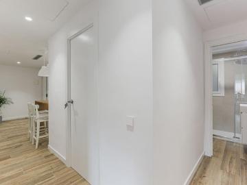 Cozy single bedroom in modern apartment in Gracia