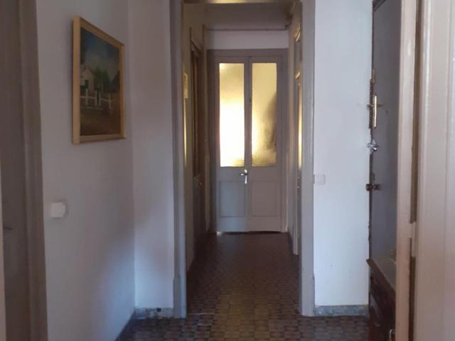 Cozy single bedroom in a 4 bedroom apartment near metro Plaça Sants