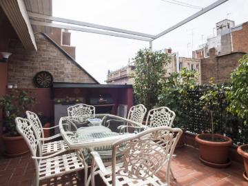 Cozy single bedroom in a flat with an amazing terrace near magical Sagrada Família