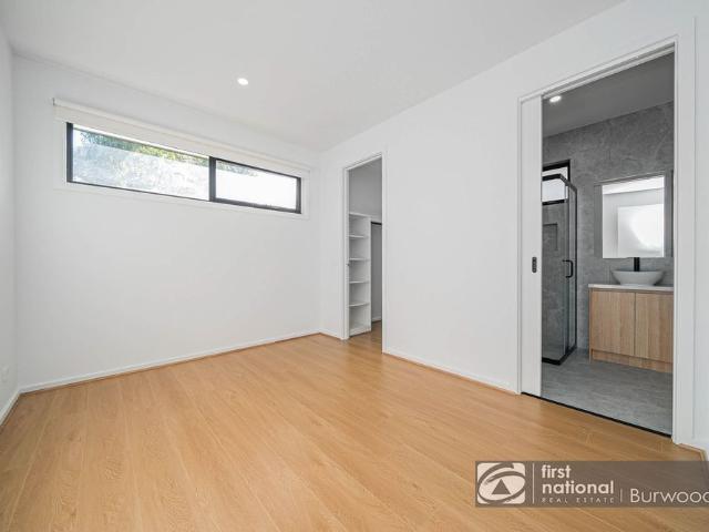 Cozy Single Room with Own Ensuite Bathroom in Share House Walking Distance to Deakin Uni