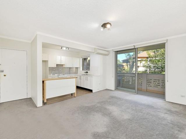 Cozy spacious 2 bedroom apartment in Lane Cove