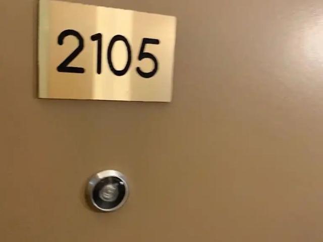 Cozy Two Bedroom & Two Bathroom Condo with a Den Panorama Pointe — 2 Bedrooms Condo Unit