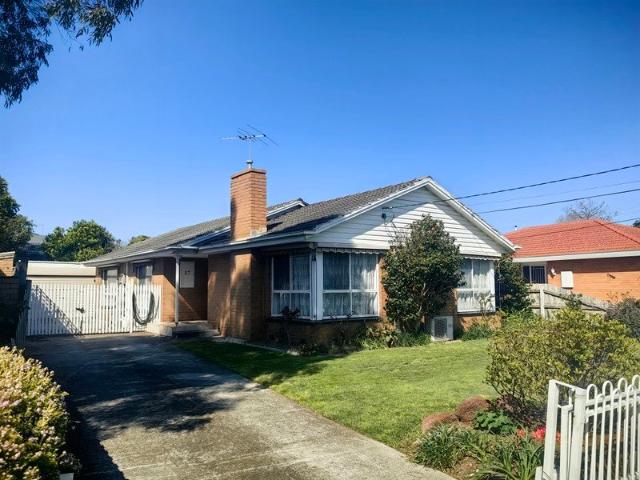 COZY THREE BEDROOM TWO BATHROOM HOUSE IN A QUIET NEIGHBOURHOOD