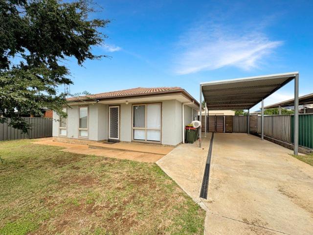 Cozy & Tidy 3 Bedroom Home with a Shed