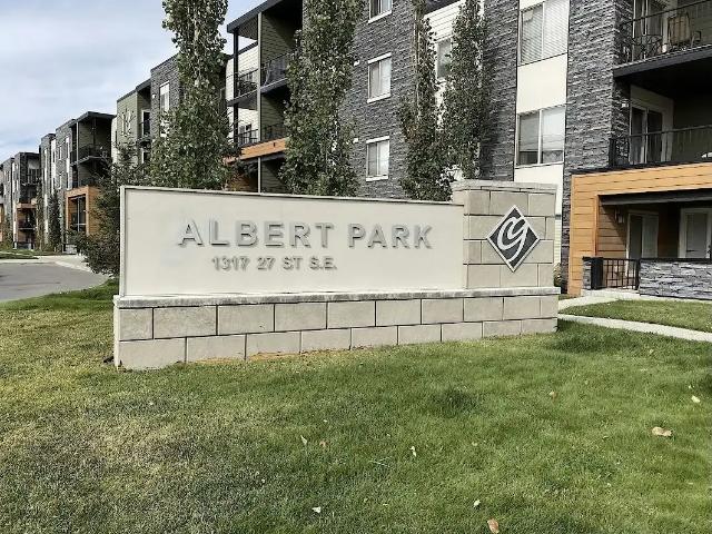 Cozy top floor 2 bedroom condo — 2 Bedrooms Condo Unit