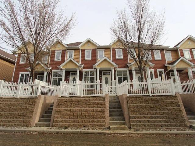 Cozy Townhouse in Terwillegar — 2 Bedrooms Townhouse