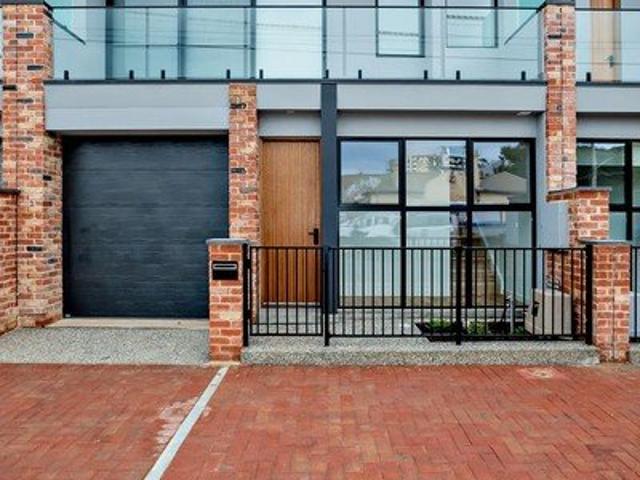 Cozy Townhouse in a Wonderful Suburb