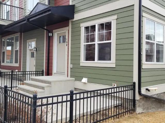 Cozy Townhouse In Cranston