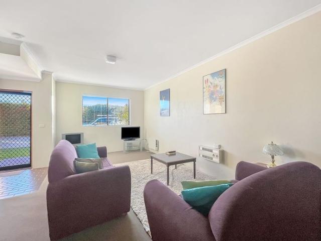 Cozy unit 16 Week Winter Lease or 6 Month lease available!