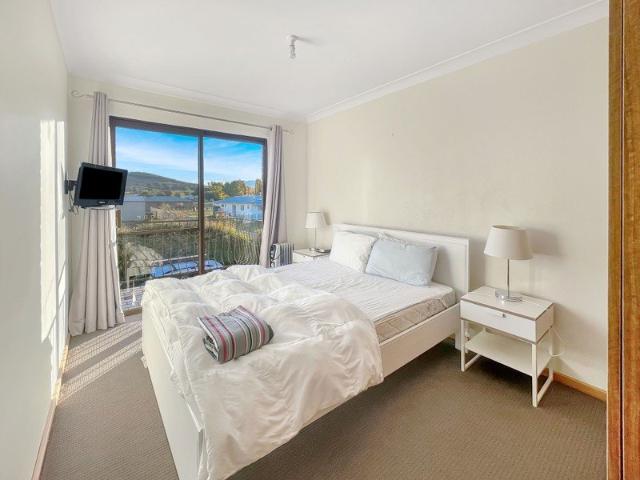 Cozy unit 16 Week Winter Lease or 6 Month lease available!