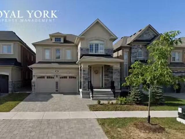 Charming Unit 2 2 38 Dunrobin Crescent, Kleinburg, Ontario L4.